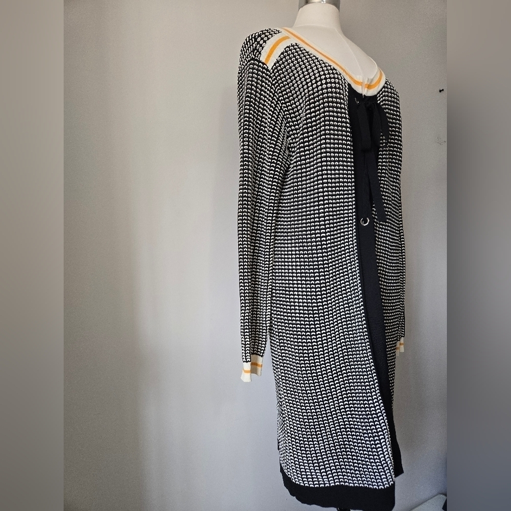 Poools Mesh Stretchy Beach Cover Up. White And Black With Yellow/White Cuff. 18 - Picture 6 of 15